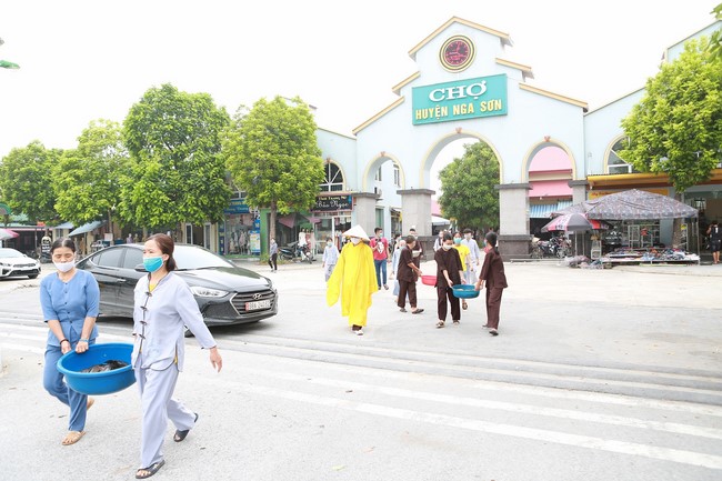 Charity of  Dong Cao pagoda